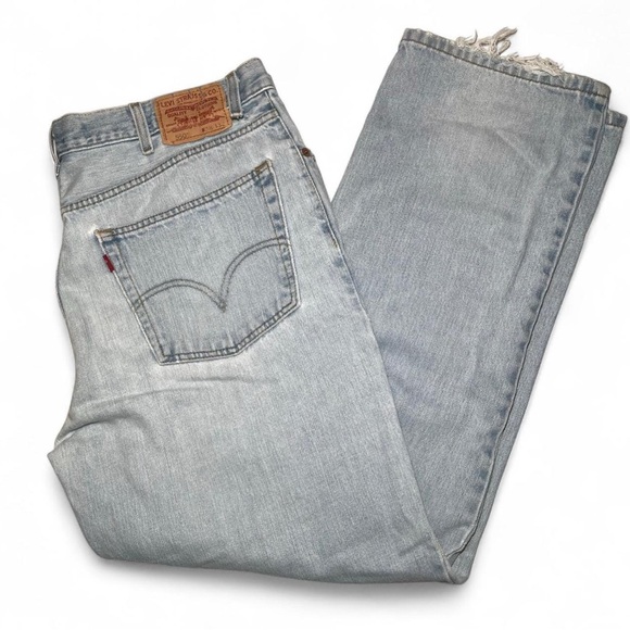 Vintage Levi's Men's 550 Classic Light Blue Relaxed Jeans - Picture 2 of 12